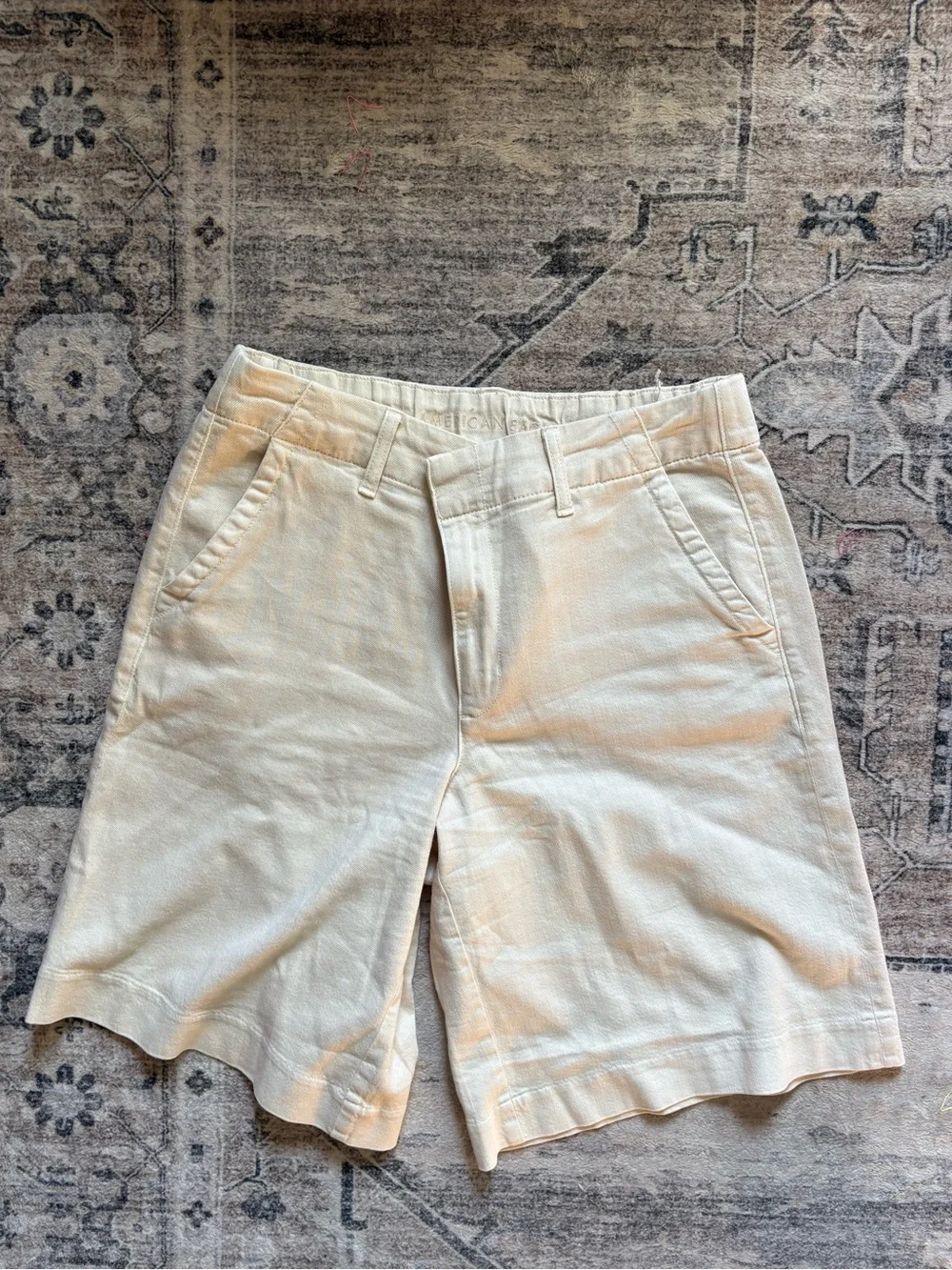 American eagle Stretch Low-Rise Baggy Bermuda Shorts size 6 light tan